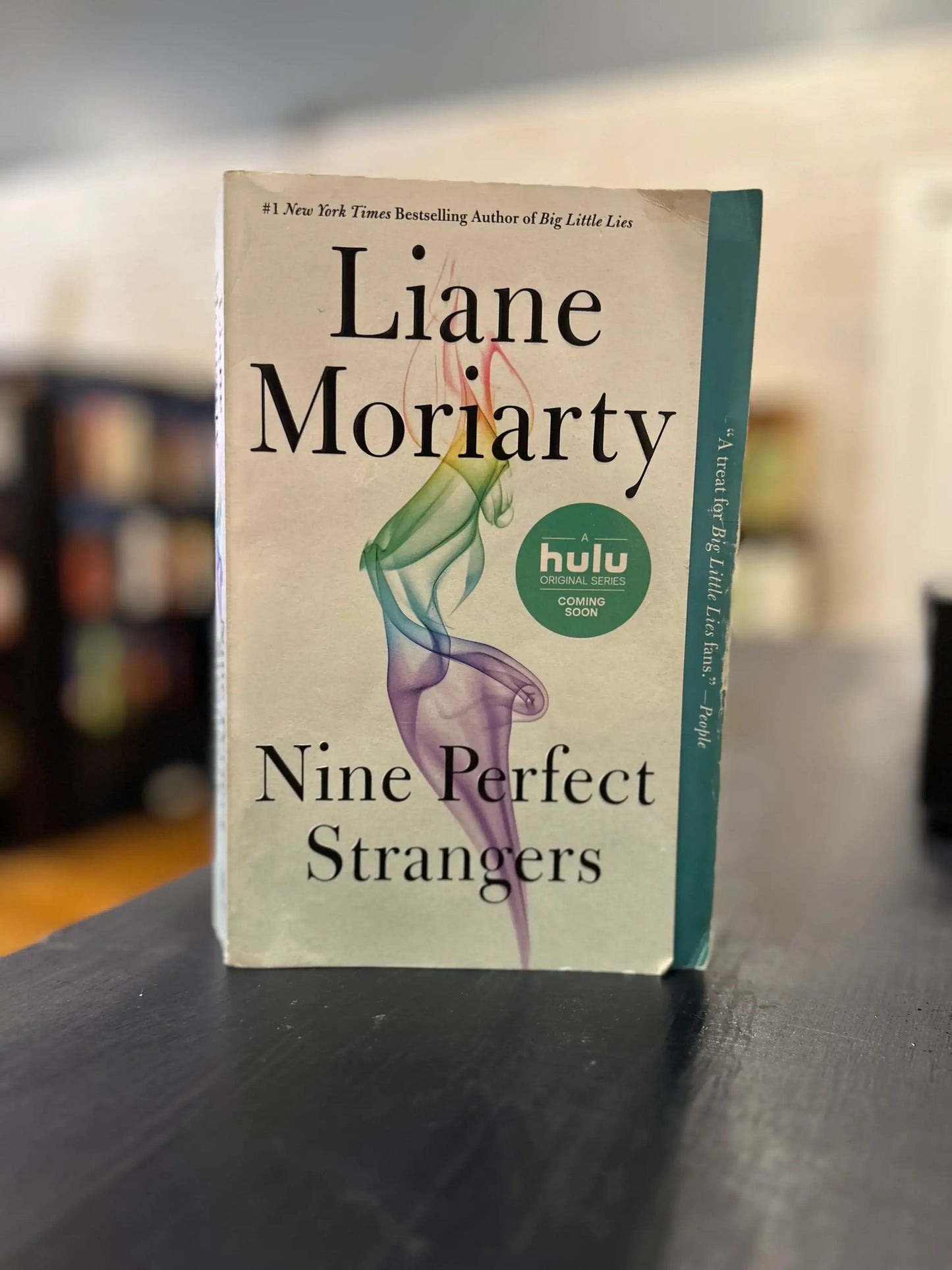 Nine Perfect Strangers - Liane Moriarty - paper