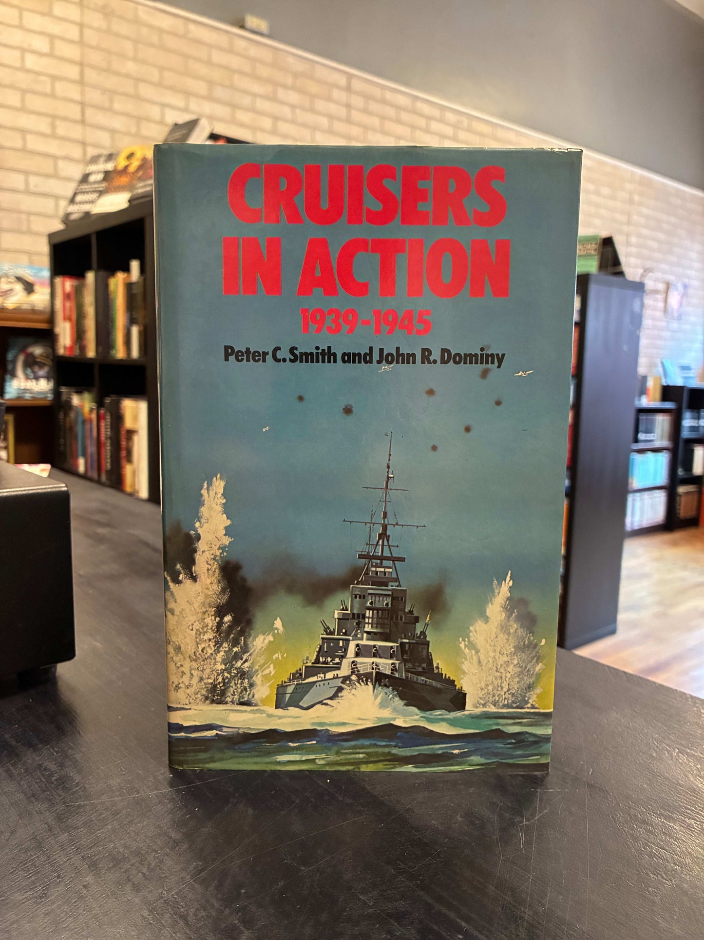 Cruisers in Action 1939-1945 - Peter C. Smith and John R. Dominny