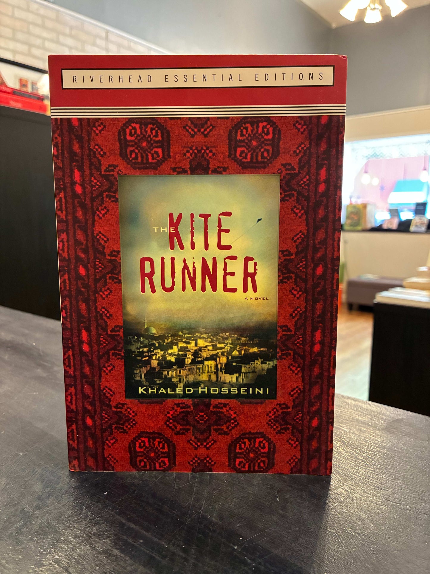 The Kite Runner - Khaled Hosseini _ Riverhead essential