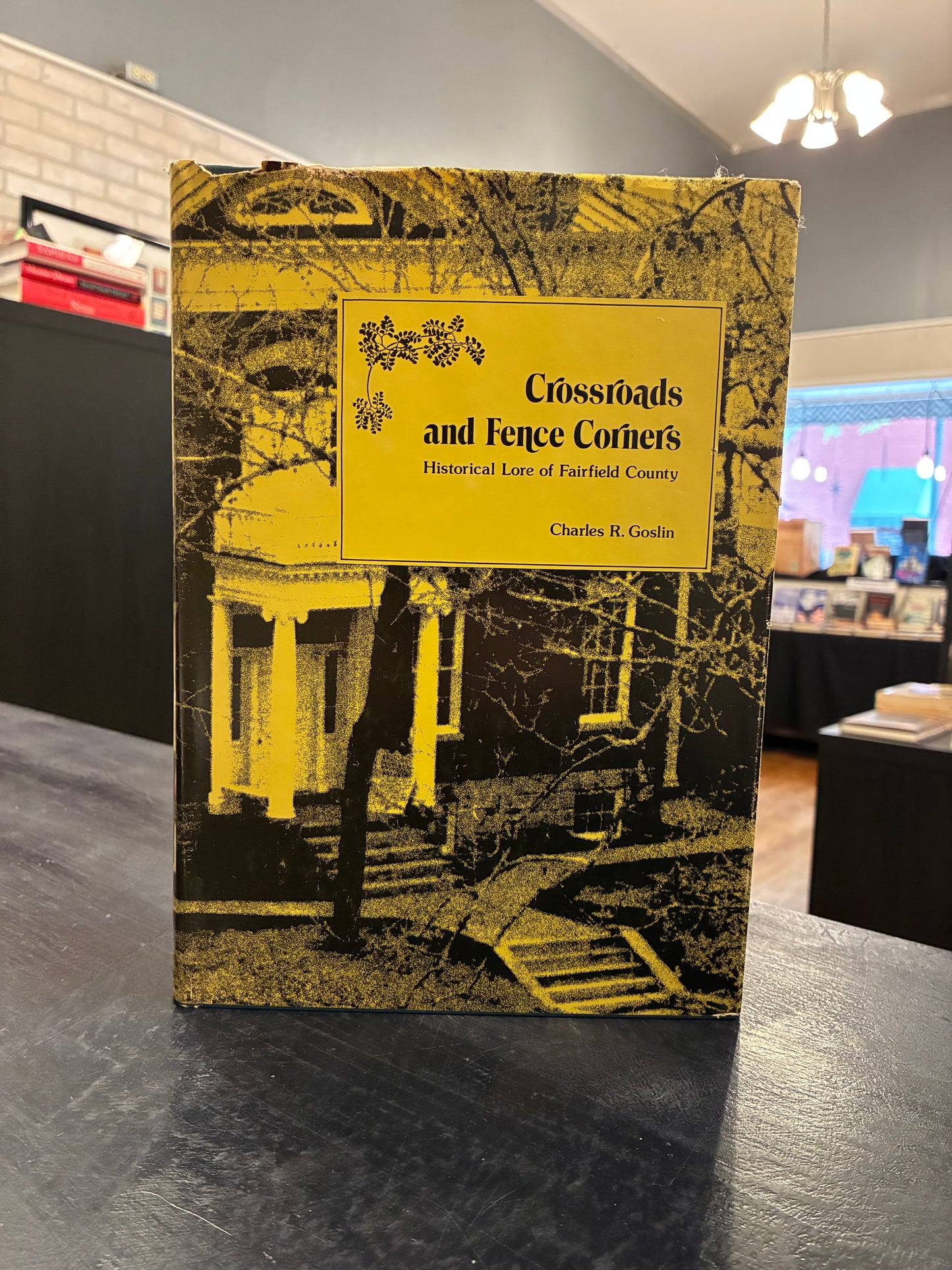 Crossroads and Fence Corners: Historical Lore of Fairfield County - Charles R. Goslin
