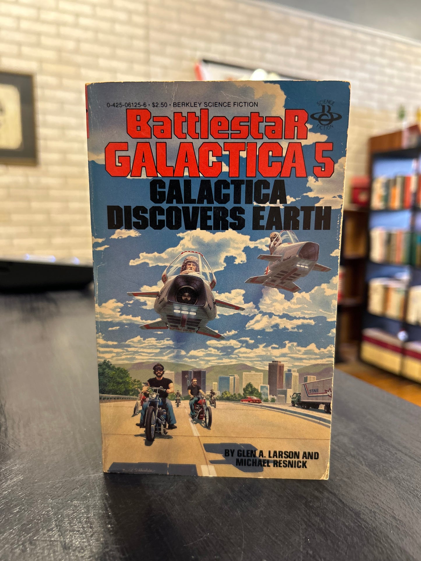 Battlestar Galactica #5 Galactica Discovers Earth