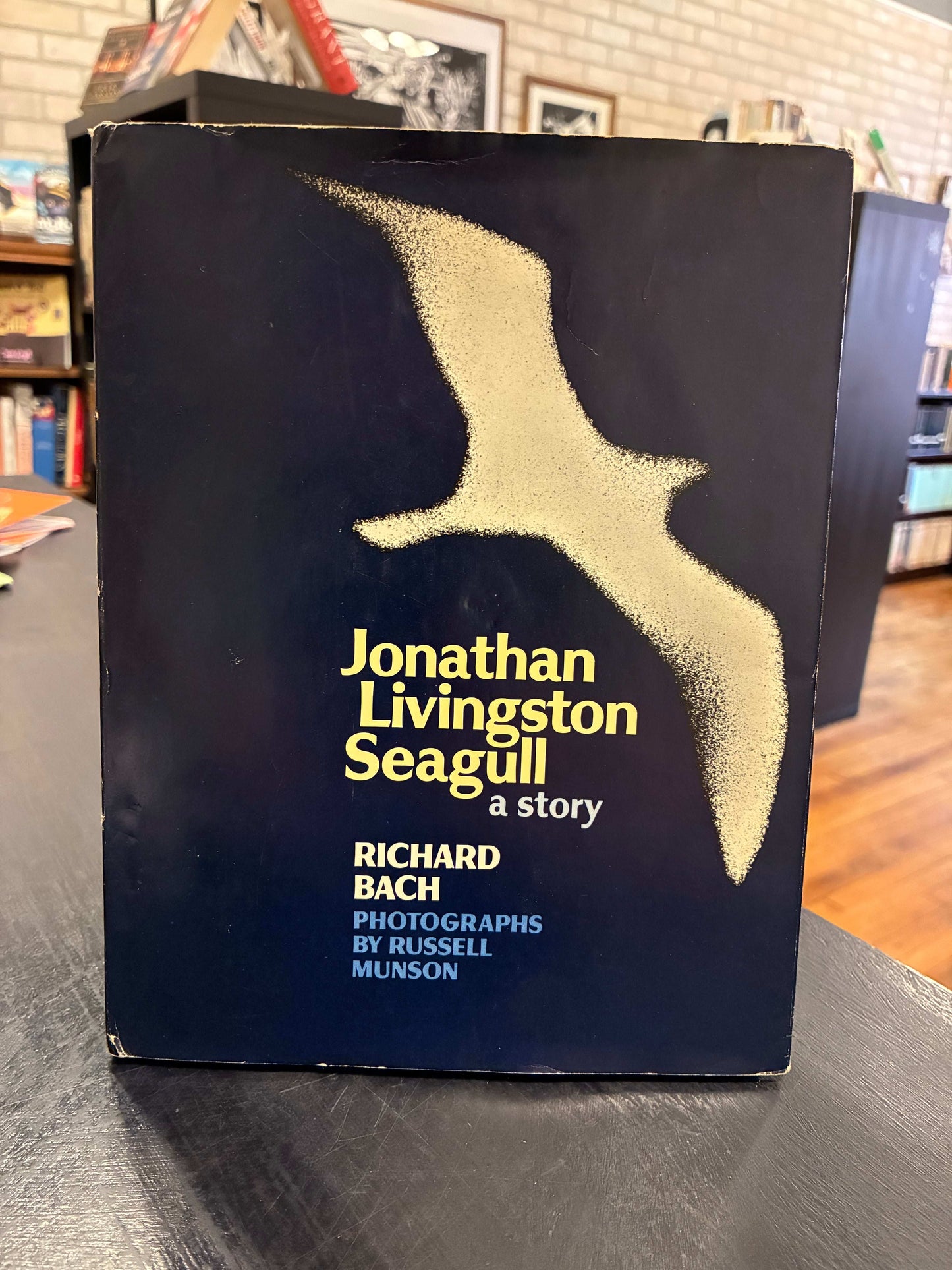 Jonathan Livingston Seagull: by Richard Bach - HC