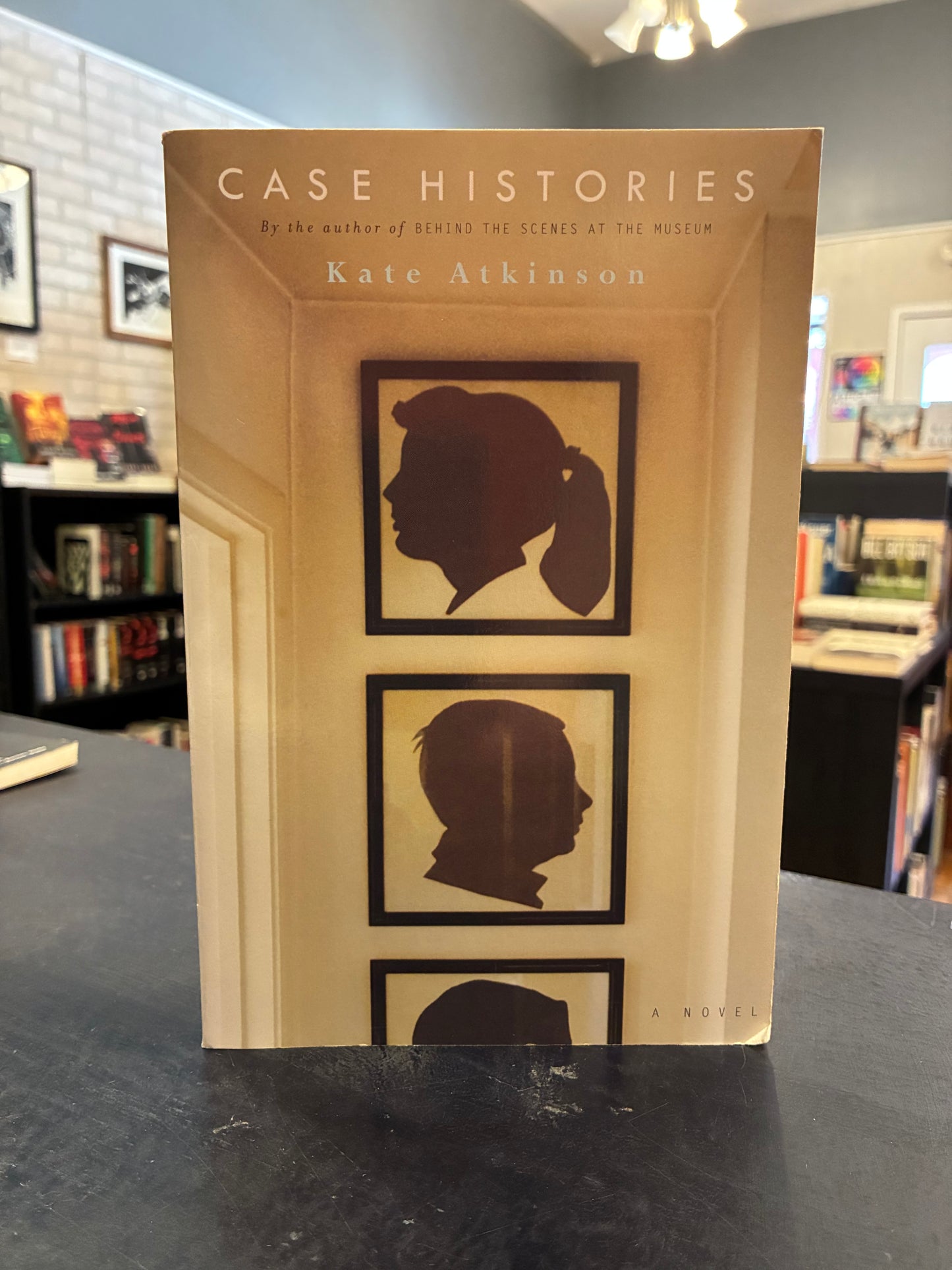 Case Histories - Kate Atkinson - silhouettes