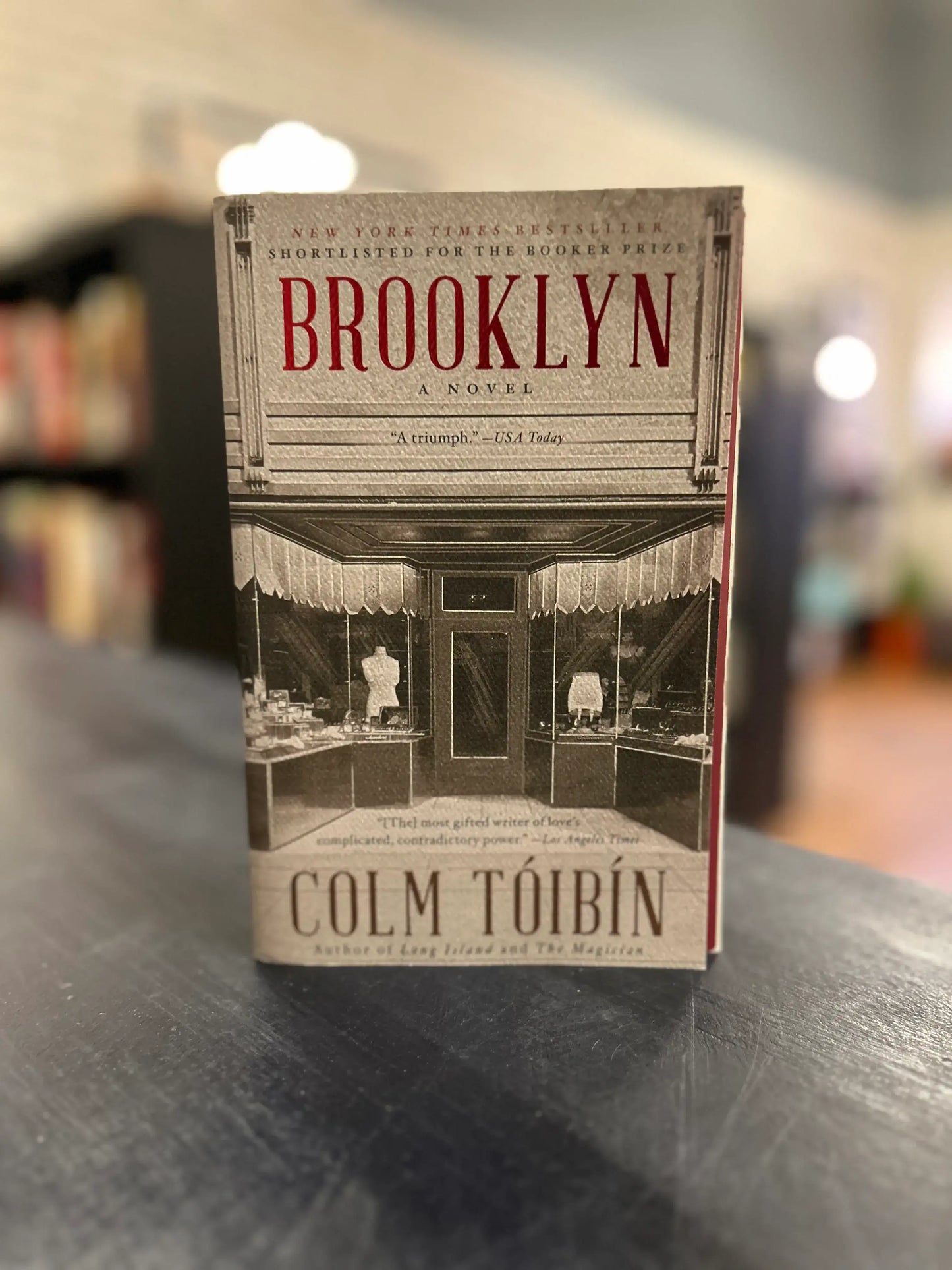 Brooklyn - Colm Tóibín - textured cover