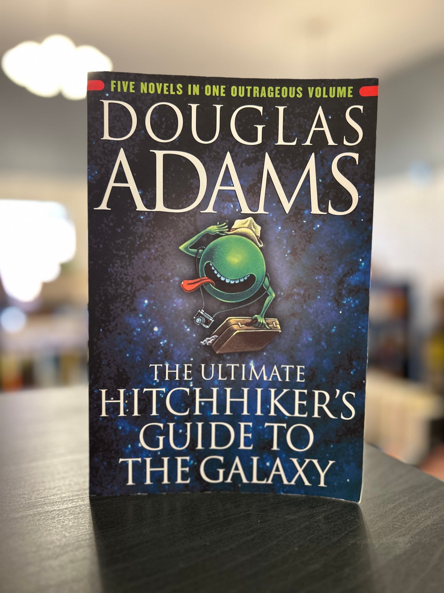 The Ultimate Hitchhiker's Guide to the Galaxy - Douglas Adams