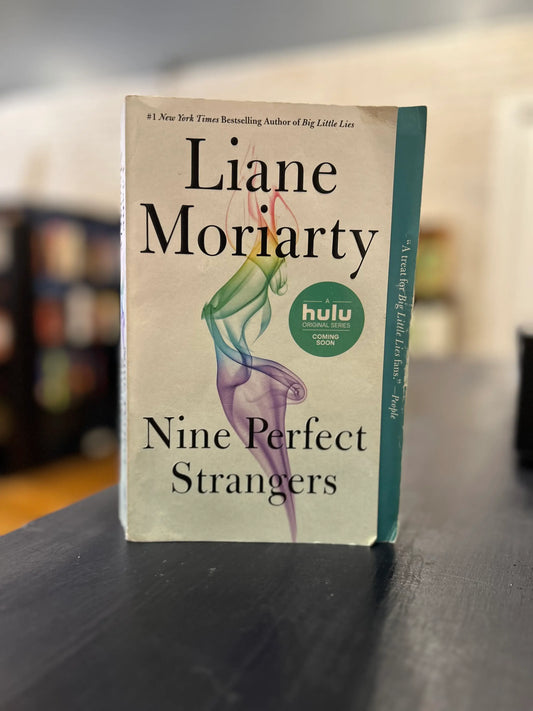 Nine Perfect Strangers - Liane Moriarty - paper