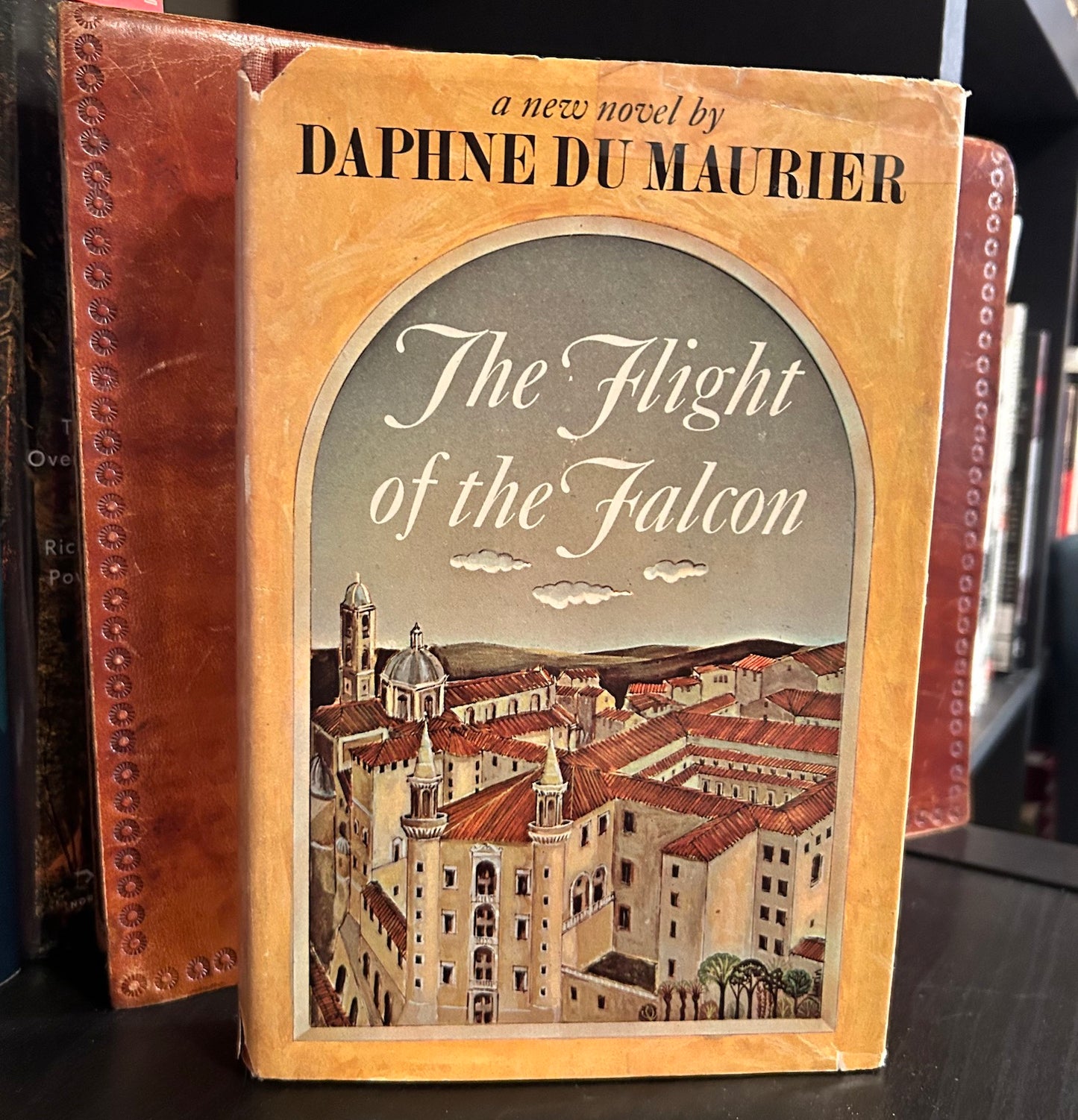 The Flight of the Falcon - Daphne Du Maurier