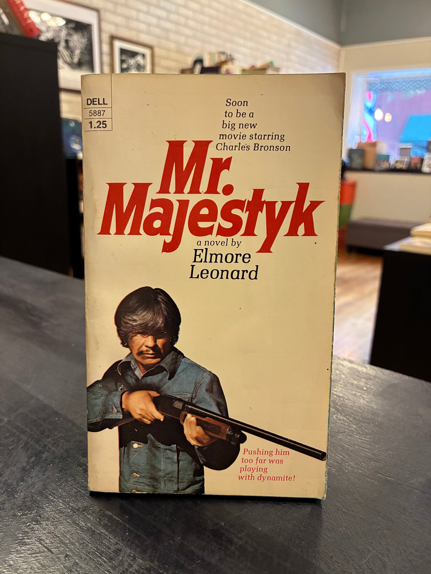 Mr. Majestyk -  Elmore Leonard