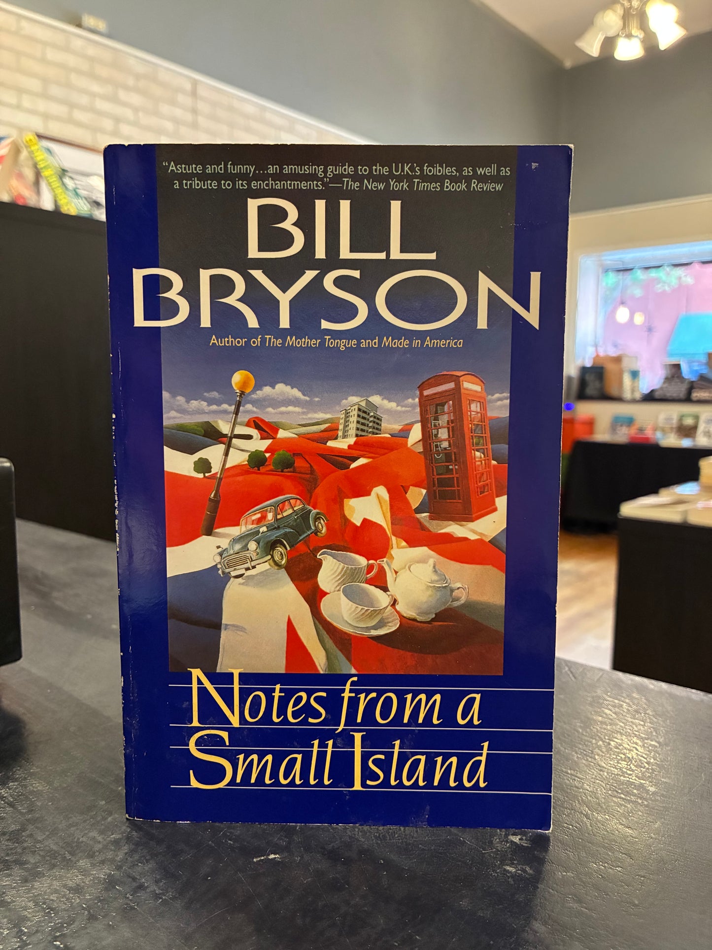 Notes From a Small Island -  Bill Bryson - Trade Paper