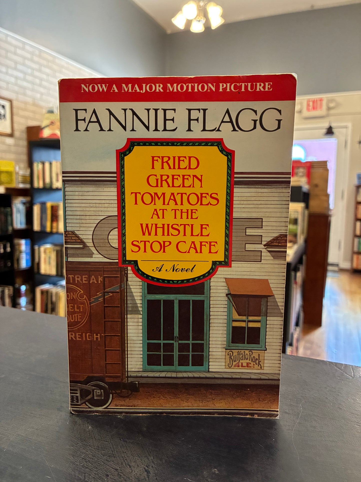 Fried Green Tomatoes at the Whistle Stop Cafe - Fannie Flagg,