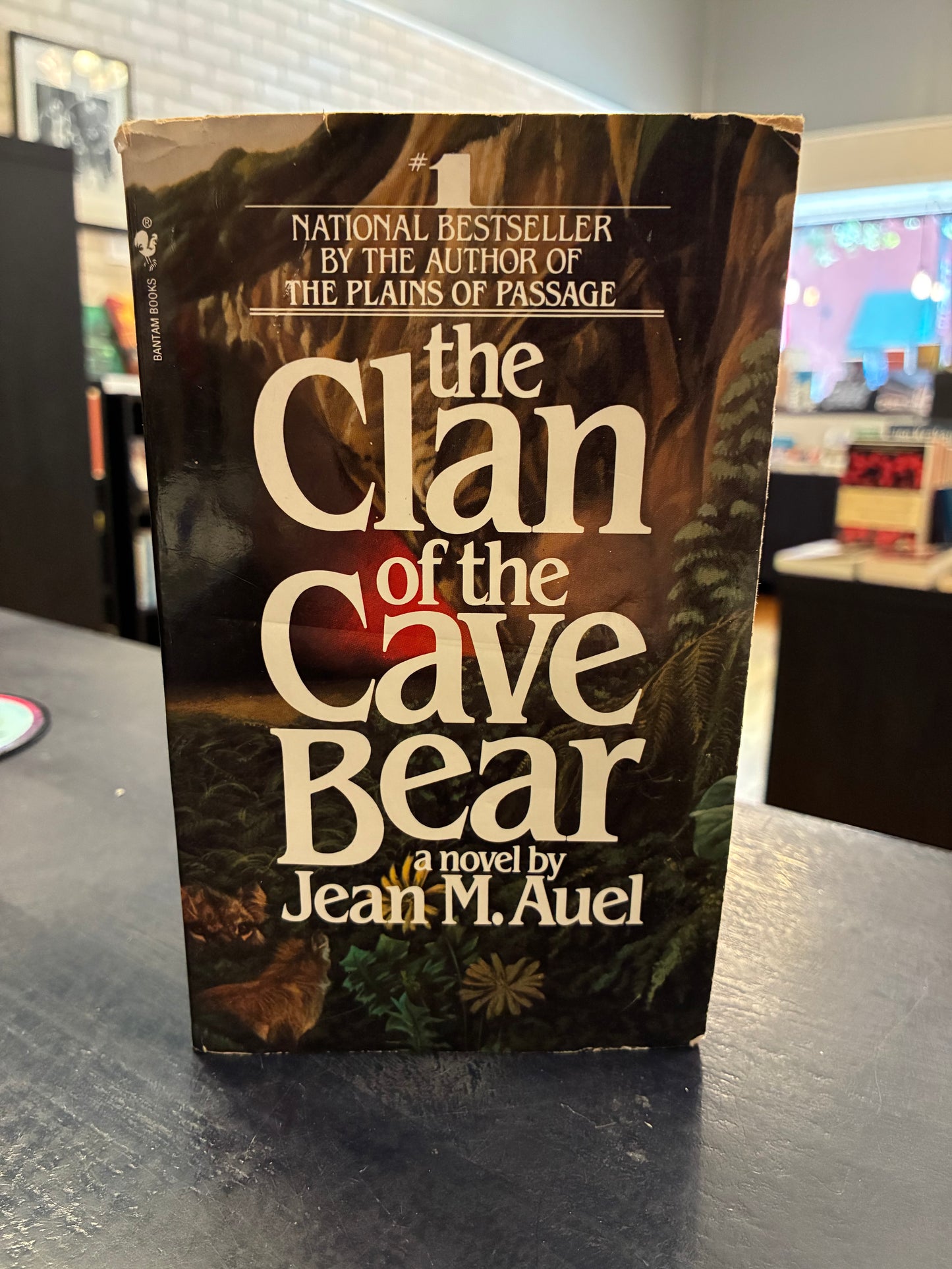 The Clan of The Cave Bear - Jean M Auel