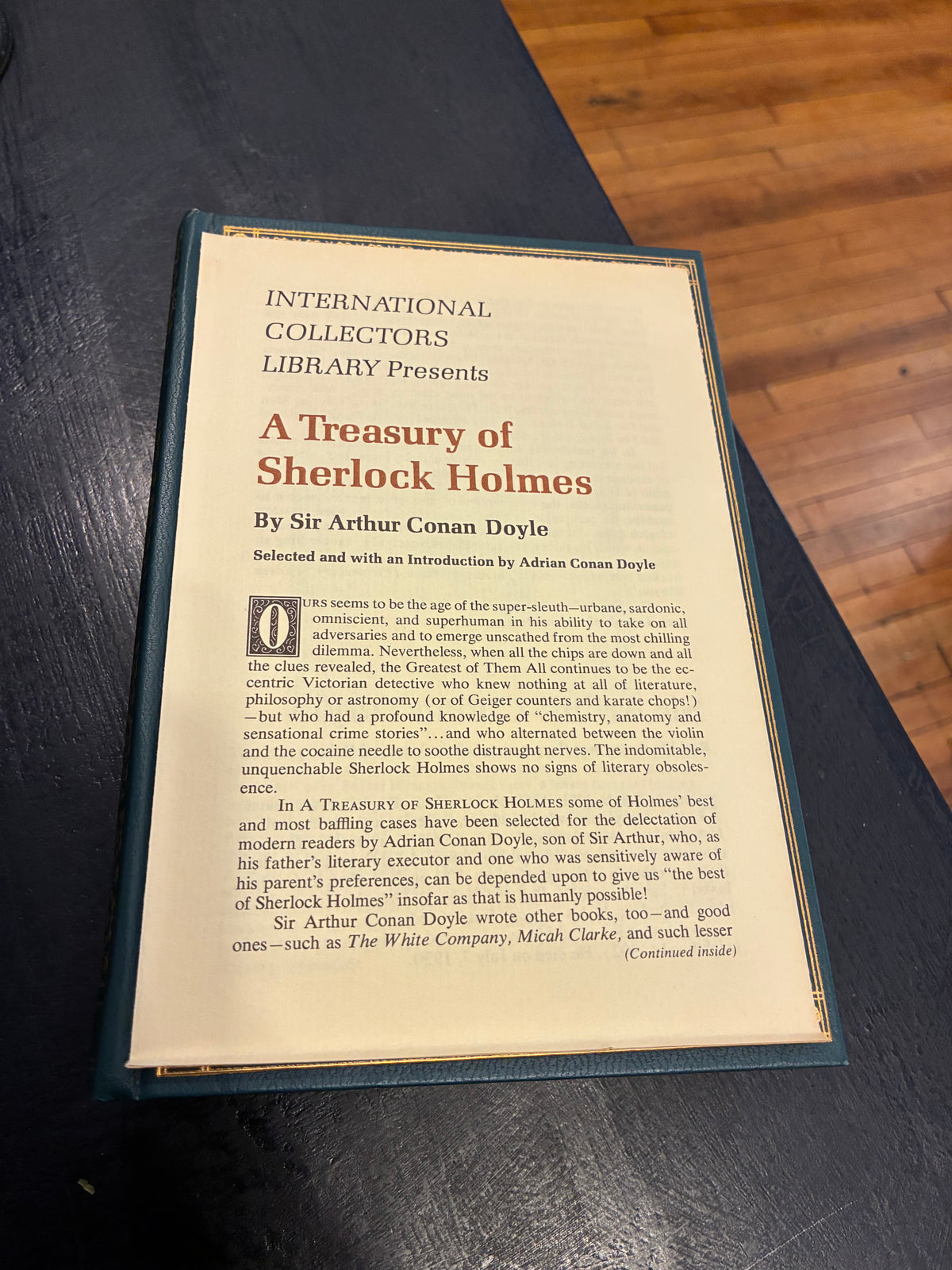 A Treasury of Sherlock Holmes - Arthur Conan Doyle