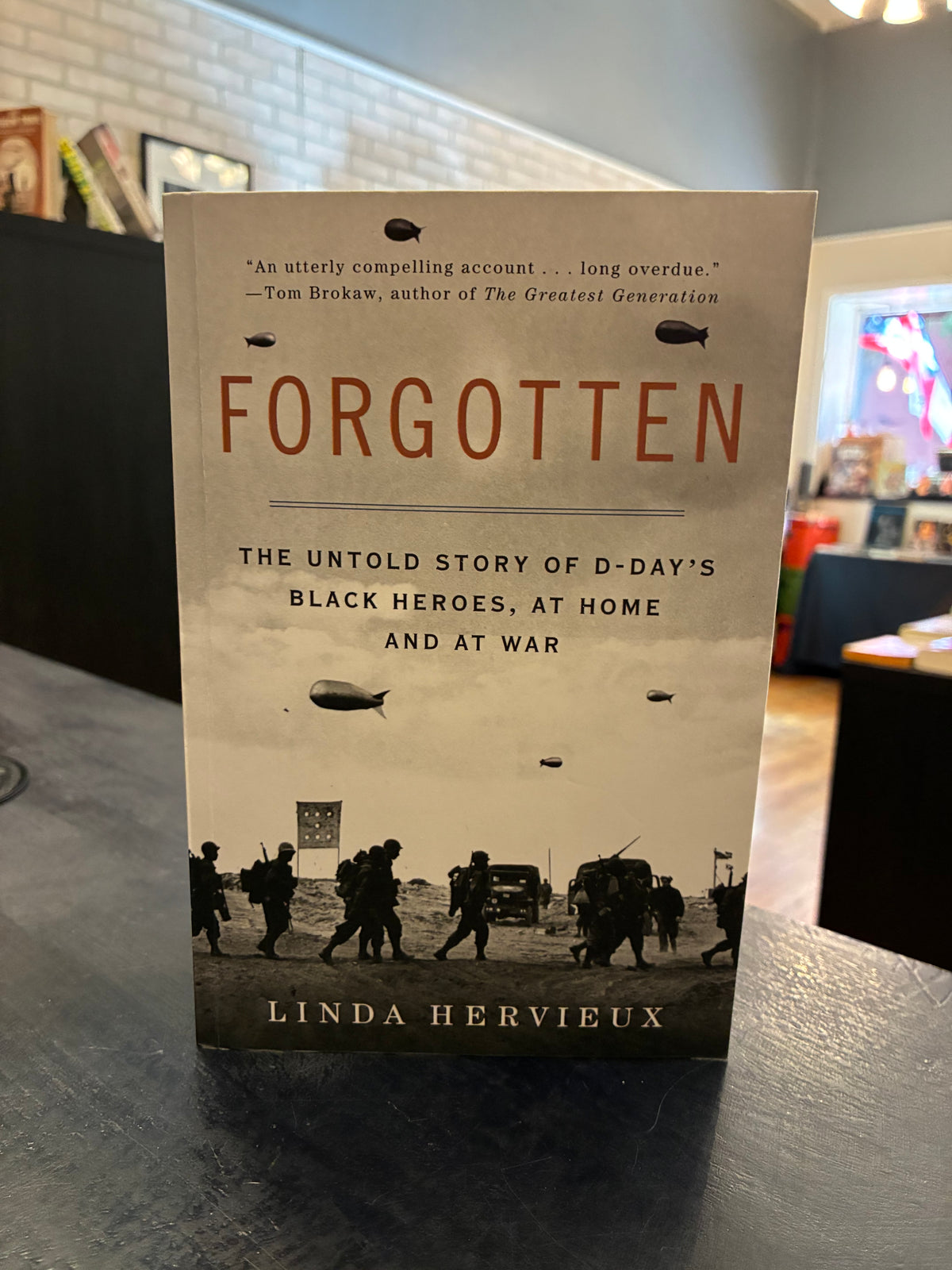 Forgotten: The Untold Story of D-Day's Black Heroes, At Home and at War - Linda Hervieux